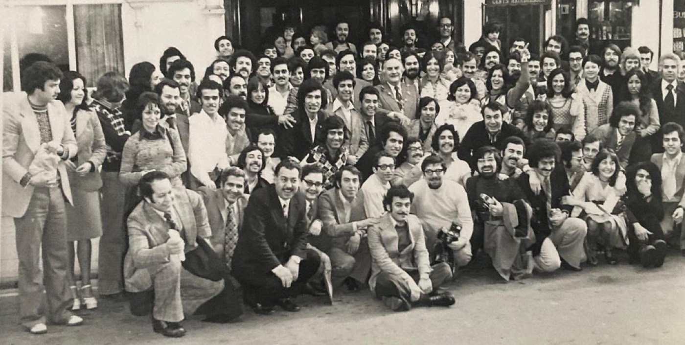 Group photo of the students participating in the Iraqi Students Society conference in the United Kingdom in 1975